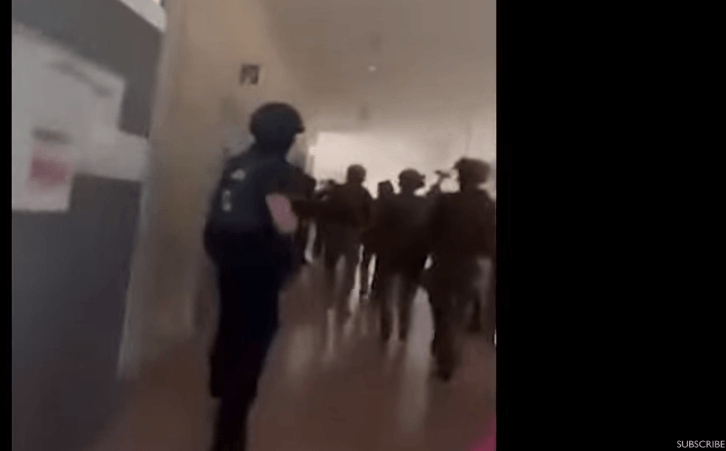 Dwa dni po tragedii w Austrii w Polsce ABW zatrzymuje trzech 19-latków planujących atak typu „aktywny zabójca” inspirując się m.in. Breivikiem. Tragedia w Austrii przypomina o nieszczęściu naszych czasów jakim jest cywilizacyjna plaga zjawiska określanego w terminologii amerykańskich służby jako „active shooter”.