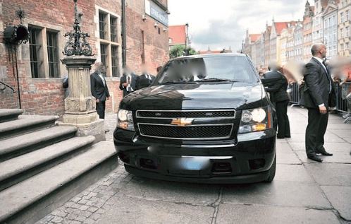 W świetle ostatnich wydarzeń – dramatycznej śmierci Charliego Kirka – jasne staje się, jak szybko napięcia polityczne, skrajne emocje i narracje nacechowane przemocą mogą przerodzić się w realne zagrożenie.